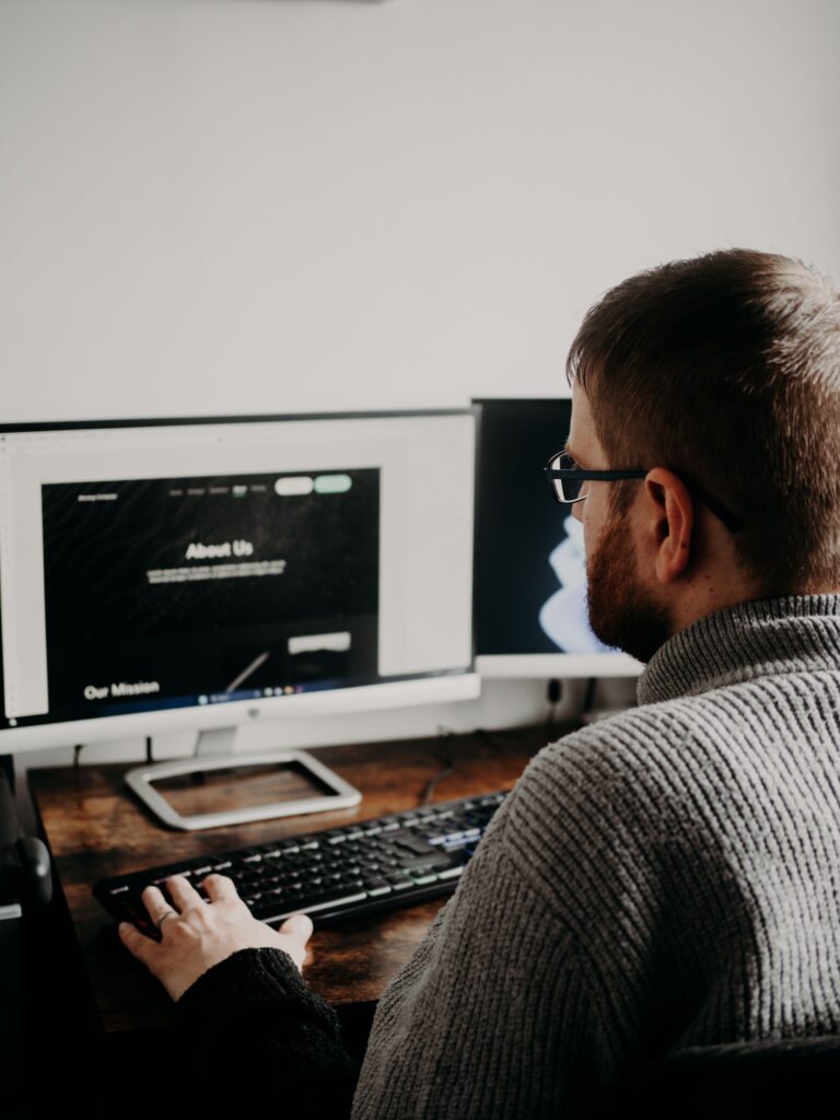 [INSERT IMAGE #2] Image file name: laravel-developer-portfolio-dhaka.jpg ALT text: Laravel developer in Dhaka showcasing portfolio of completed web projects